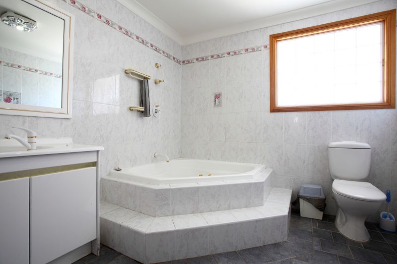 Cost of Bathtub Installation in Solana Beach, CA